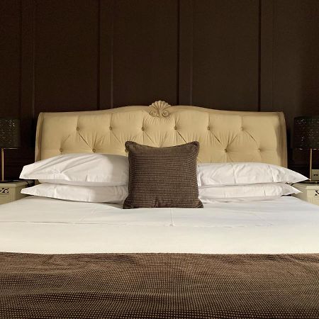 The Bell Inn Hotel Horndon-on-the-Hill Esterno foto
