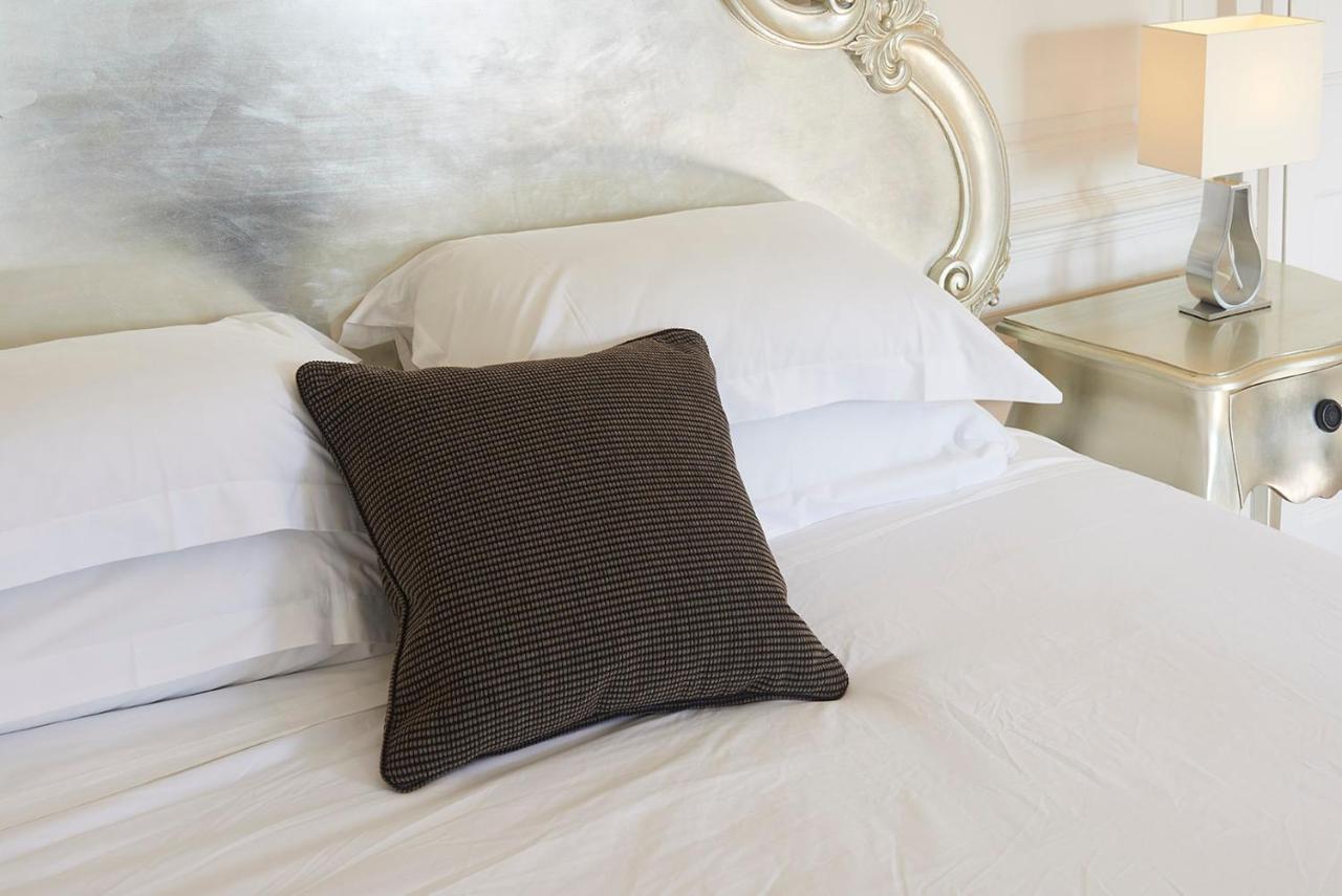 The Bell Inn Hotel Horndon-on-the-Hill Esterno foto