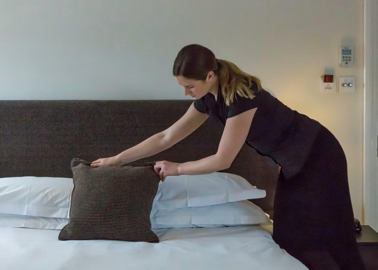 The Bell Inn Hotel Horndon-on-the-Hill Esterno foto